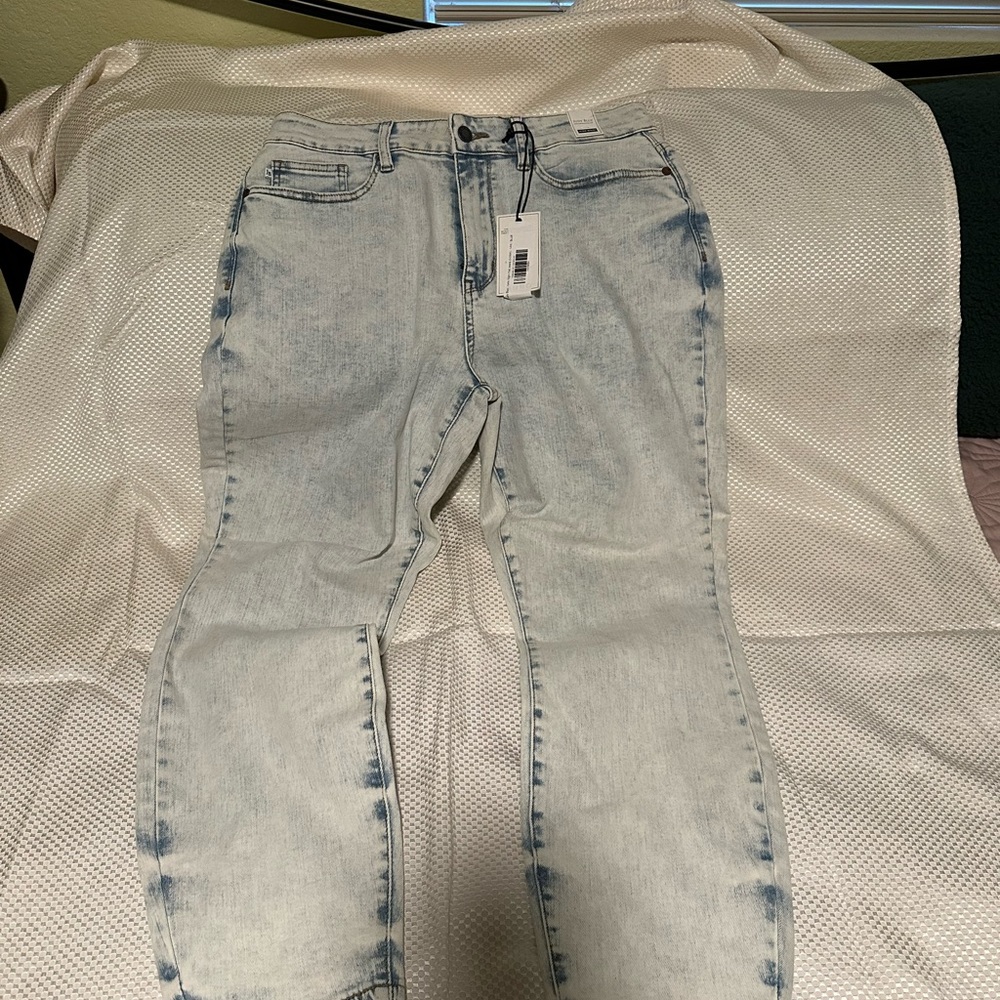 Judy Blue Ultra Light Acid Wash Slim Fit High Waist Jeans Size 14W, NWT